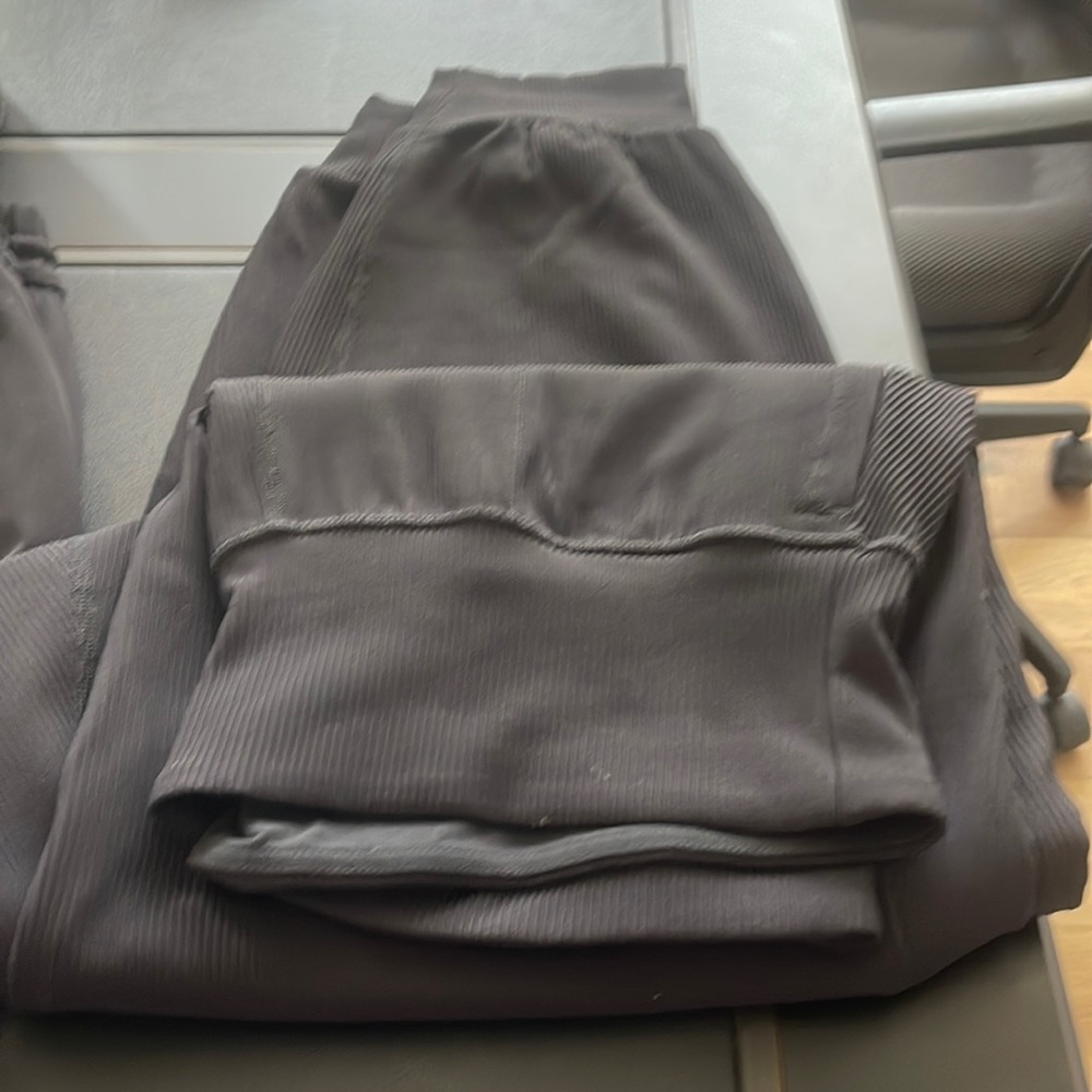 Athelta jogger pants. Black. Size 2x